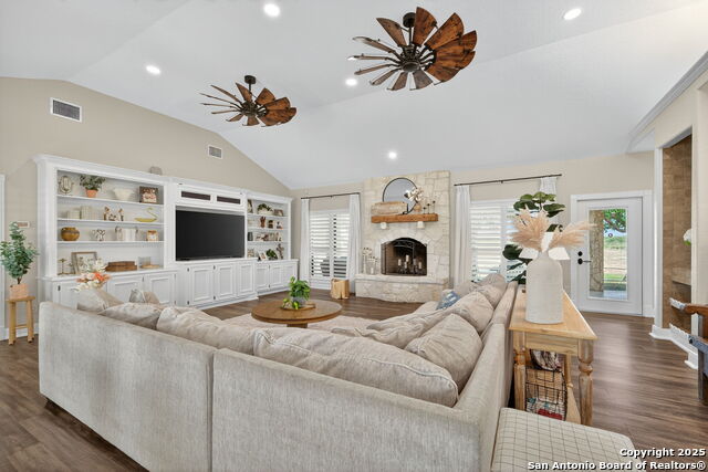 Listing photo id 5 for 2220 Fm 1343