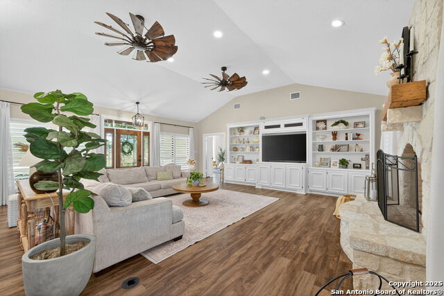 Listing photo id 6 for 2220 Fm 1343