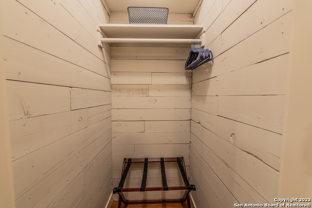 Image 13 of 31 For 111 Norwood Ct W 3