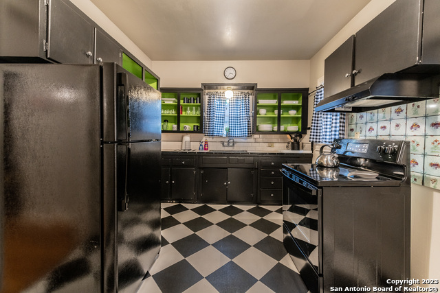 Image 15 of 31 For 111 Norwood Ct W 3