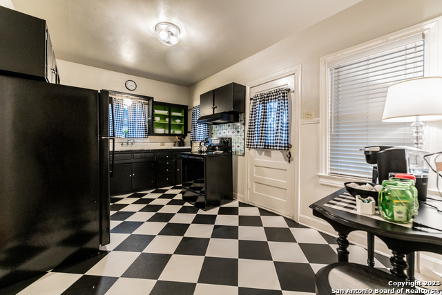 Image 18 of 31 For 111 Norwood Ct W 3