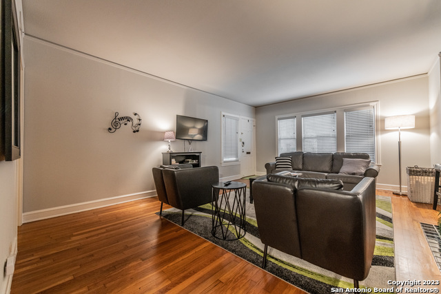 Image 23 of 31 For 111 Norwood Ct W 3