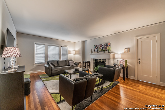 Image 24 of 31 For 111 Norwood Ct W 3