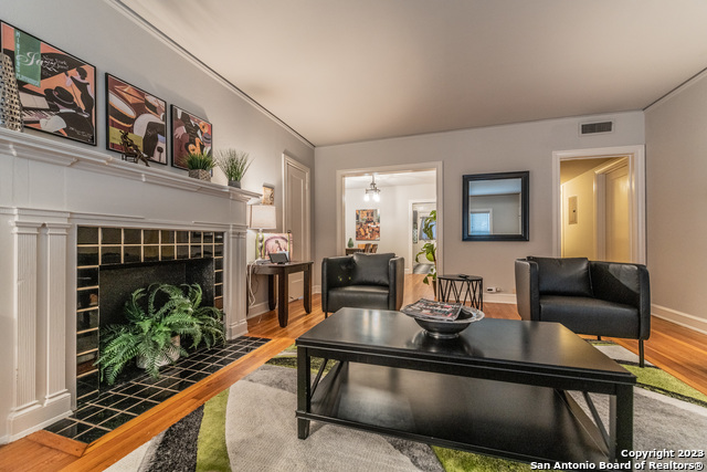 Image 26 of 31 For 111 Norwood Ct W 3