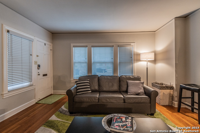 Image 27 of 31 For 111 Norwood Ct W 3