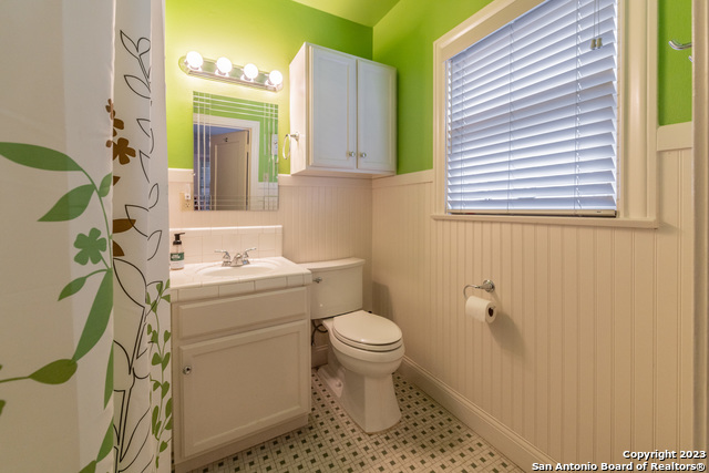 Image 7 of 31 For 111 Norwood Ct W 3