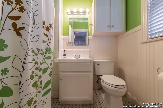 Image 8 of 31 For 111 Norwood Ct W 3