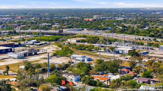 Image 13 of 14 For 907 Florida