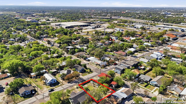 Image 3 of 14 For 907 Florida