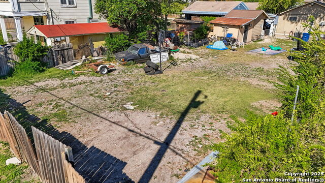 Image 8 of 14 For 907 Florida