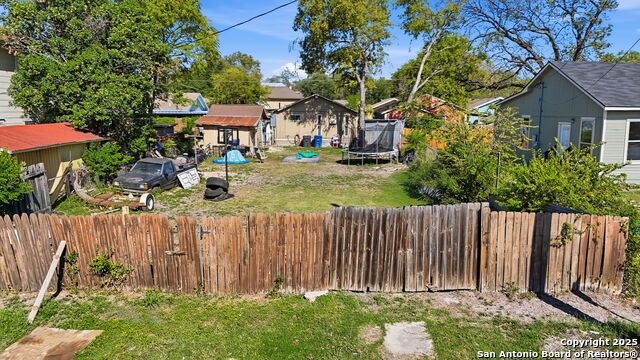 Image 9 of 14 For 907 Florida