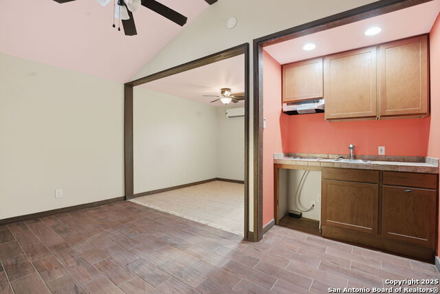 Image 20 of 35 For 30150 Roadrunner