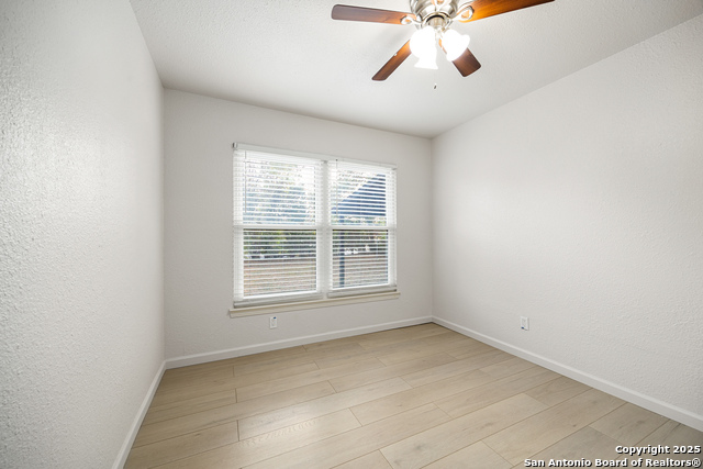 Image 15 of 43 For 258 Antrim Dr