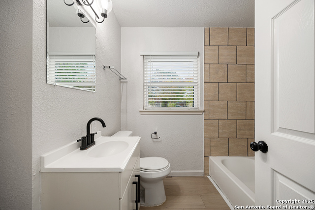 Image 17 of 43 For 258 Antrim Dr