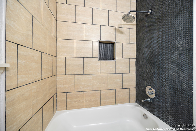 Image 18 of 43 For 258 Antrim Dr