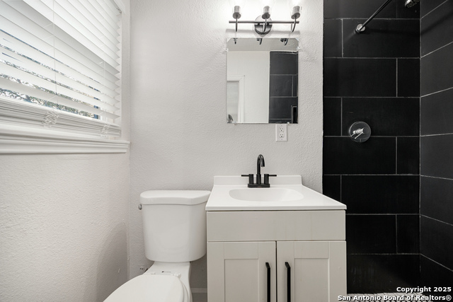 Image 22 of 43 For 258 Antrim Dr