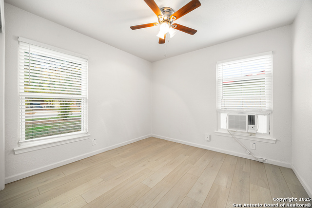 Image 23 of 43 For 258 Antrim Dr