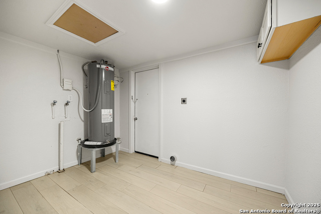 Image 25 of 43 For 258 Antrim Dr