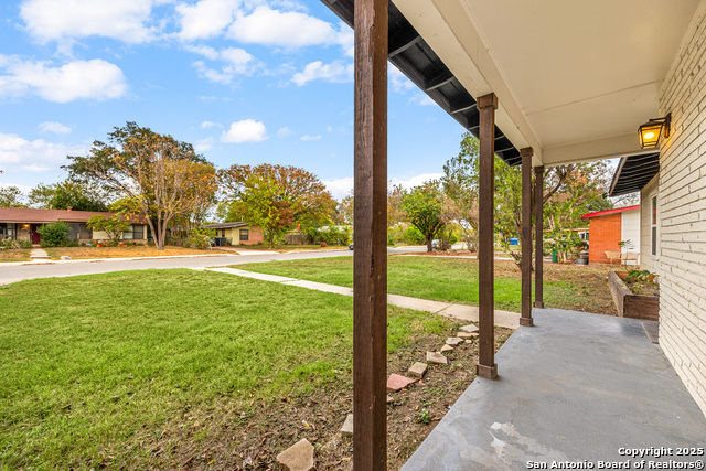 Image 4 of 43 For 258 Antrim Dr