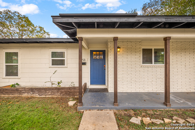 Image 5 of 43 For 258 Antrim Dr