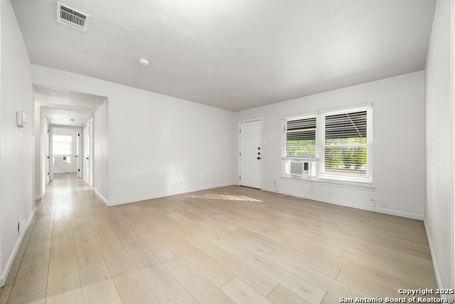 Image 8 of 43 For 258 Antrim Dr