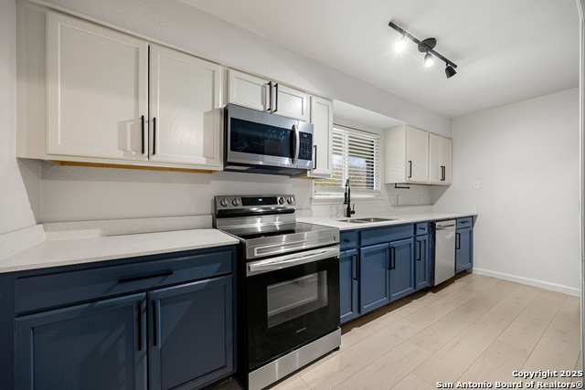 Image 9 of 43 For 258 Antrim Dr