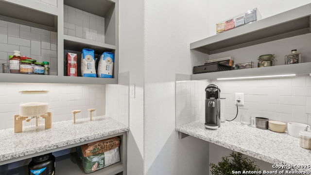 Image 18 of 37 For 266 Rolling