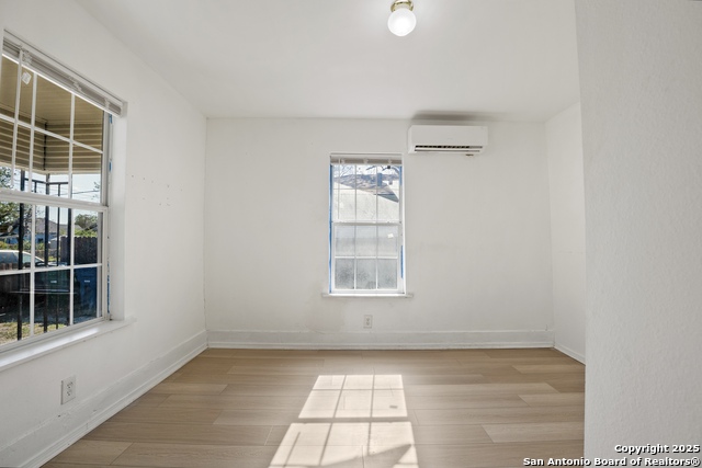 Image 11 of 13 For 1519 Sabinas N