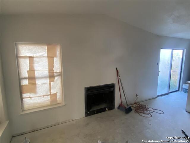 Image 4 of 14 For 2507 Corian Glen