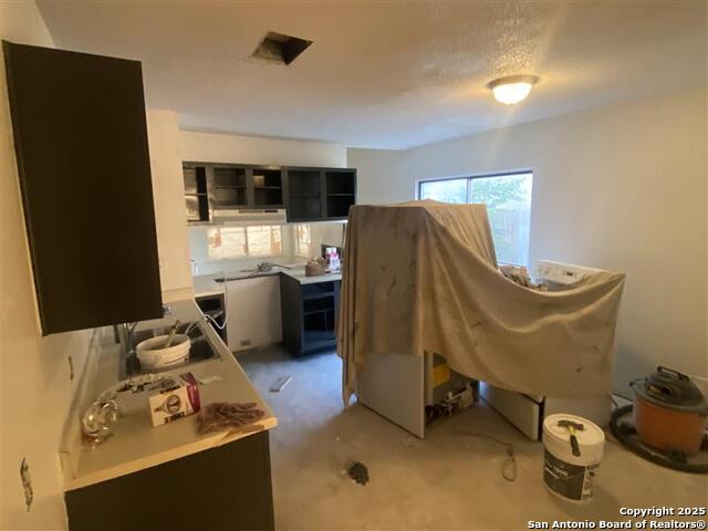 Image 8 of 14 For 2507 Corian Glen