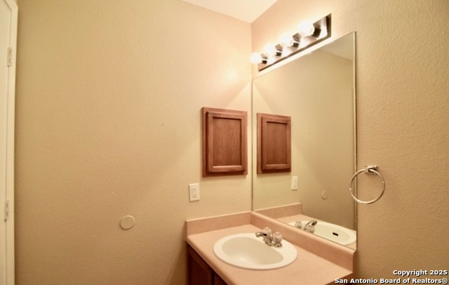 Image 19 of 29 For 9011 Hilltop Crossing Dr