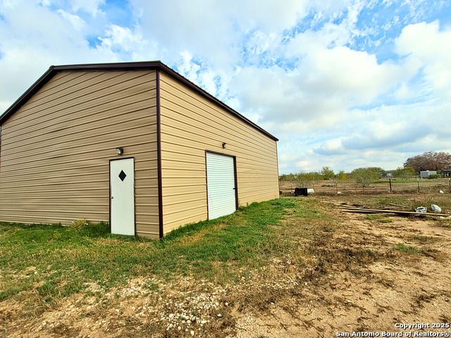 Image 11 of 39 For 2072 County Road 421