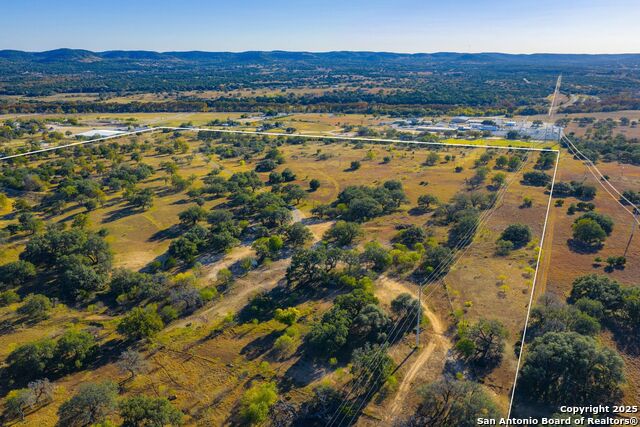 Listing photo id 10 for 740 Optimist Way