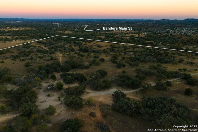 Listing photo id 0 for 740 Optimist Way