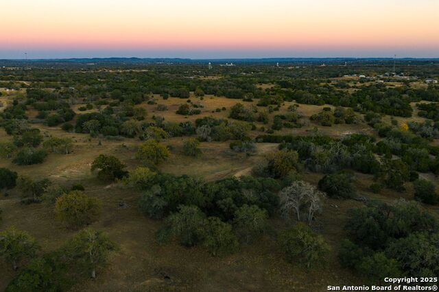 Listing photo id 19 for 740 Optimist Way