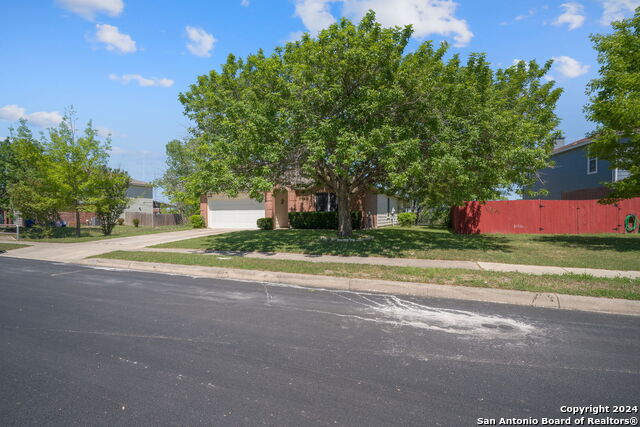 Image 4 of 26 For 15806 Bellister St