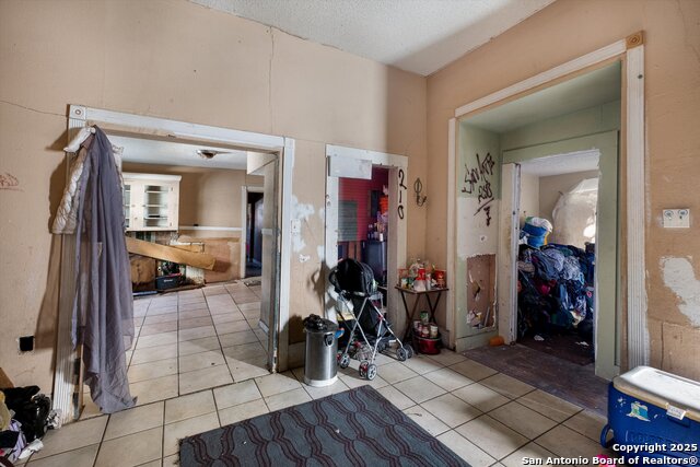 Image 10 of 32 For 2925 Commerce St W