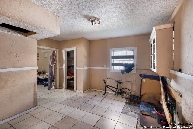 Image 12 of 32 For 2925 Commerce St W