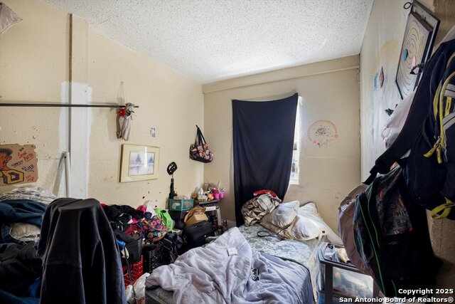 Image 21 of 32 For 2925 Commerce St W