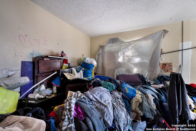 Image 22 of 32 For 2925 Commerce St W