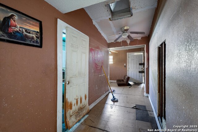 Image 25 of 32 For 2925 Commerce St W