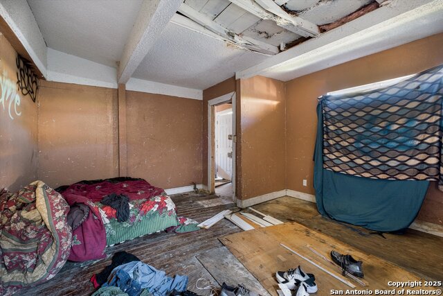 Image 27 of 32 For 2925 Commerce St W