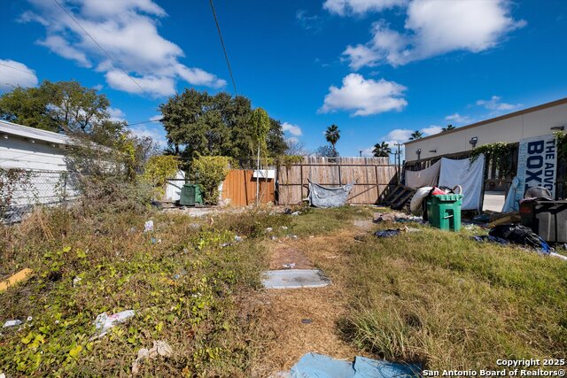 Image 28 of 32 For 2925 Commerce St W