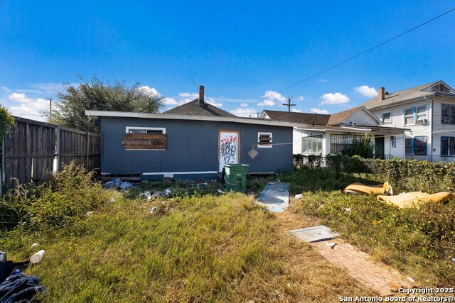 Image 29 of 32 For 2925 Commerce St W