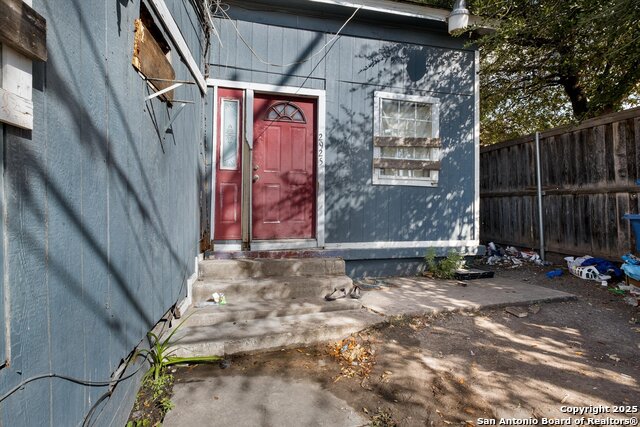 Image 5 of 32 For 2925 Commerce St W