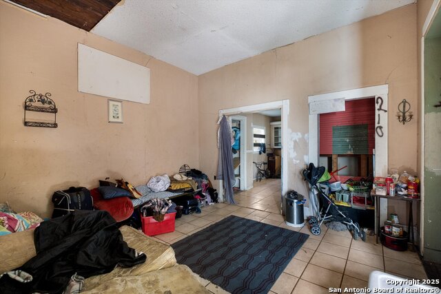 Image 7 of 32 For 2925 Commerce St W