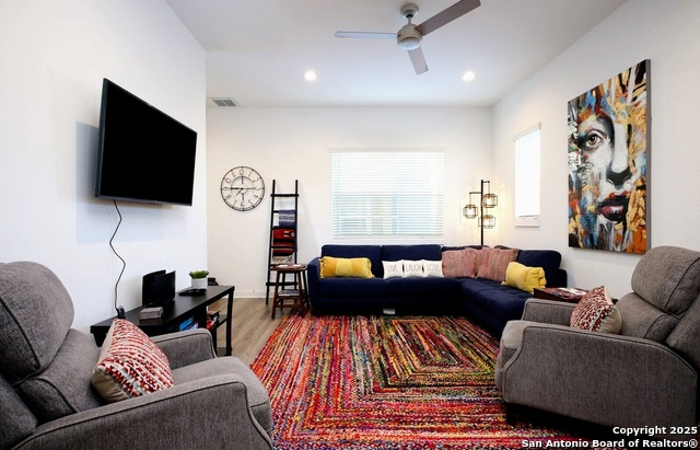 Image 14 of 24 For 210 Poplar W 101