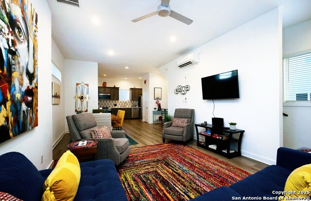 Image 16 of 24 For 210 Poplar W 101