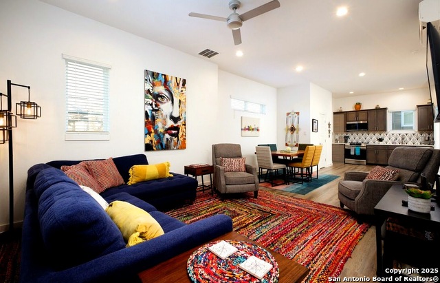 Image 24 of 24 For 210 Poplar W 101