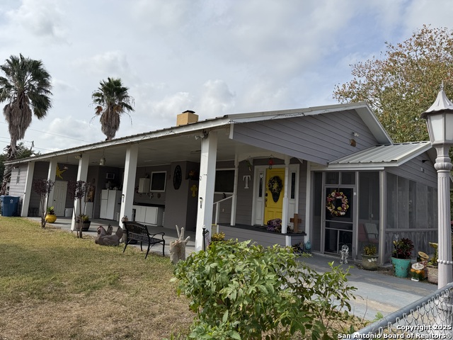 Details for 508 Thornton E, Three Rivers, TX 78071